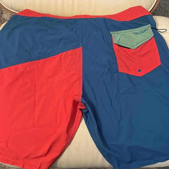 Volcom board shorts - Picture 5 of 6